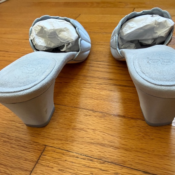 Reformation Waldena Mule Mist Satin Scallop Shell Size 9 LIKE NEW - Picture 6 of 10